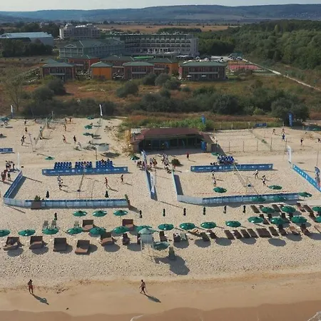 Camp And Pool Hotel