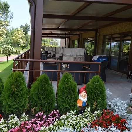 Camp And Pool Хотел *