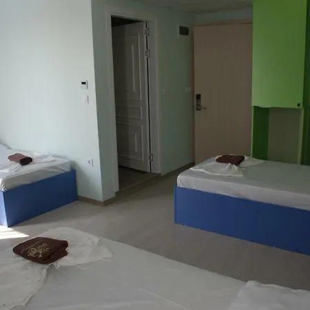 Camp And Pool Otel *