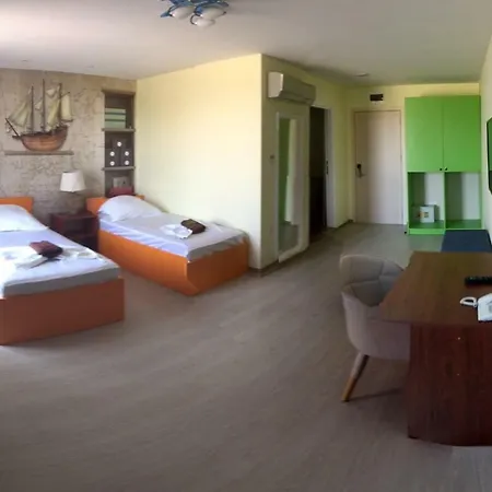 Хотел Camp And Pool Кранево