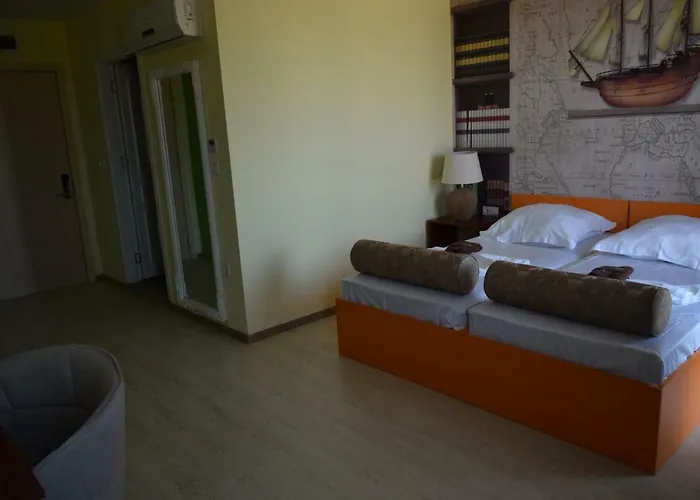 Camp And Pool Kranevo